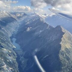 Flugwegposition um 14:27:15: Aufgenommen in der Nähe von Gemeinde Mayrhofen, Österreich in 3232 Meter